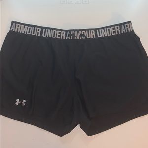 UnderArmour running shorts💙